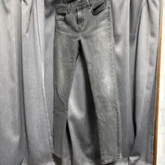 グレー スリムフィット デニムパンツ