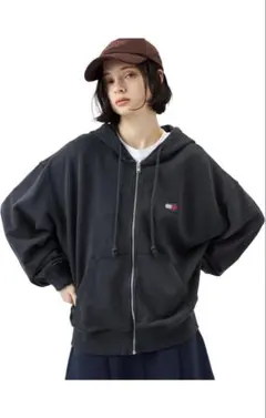 値下げ中⭐︎TOMMY JEANS ダークグレー パーカー