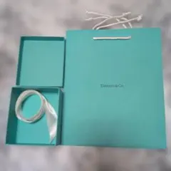 ティファニー　空箱(11×9.5×4.5cm)+白リボン+ショップ袋(中)