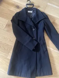 黒いウール混合ロングコート　OMD