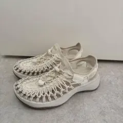 keen ユニーク アストリア　サンダル　ホワイト　クリーム　23.5cm 厚底のサムネイル