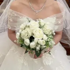 結婚式　白いバラのラウンド型ブーケ・ブートニア
