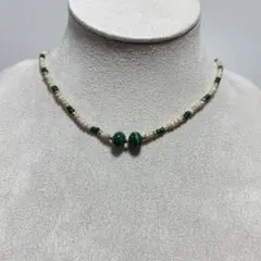 09. マラカイト（孔雀石）と白×グリーンのビーズネックレス