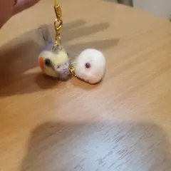 羊毛フェルト　キーホルダー　セキセイ　オカメのサムネイル