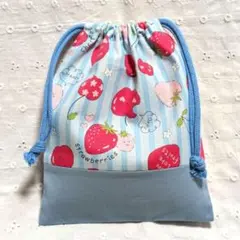 ハンドメイド、苺、りんご、さくらんぼ柄の給食袋、巾着袋、コップ入れ、水色