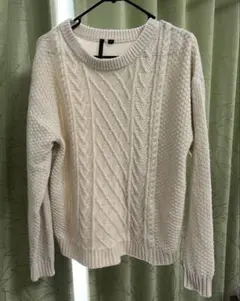 長袖白ニットのサムネイル