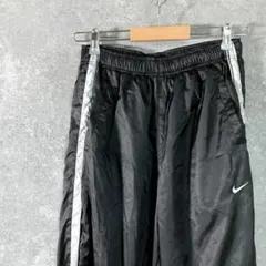 NIKE　ナイロンパンツ　ブラック　ロゴ刺繡　ストレート　トレーニングウエア