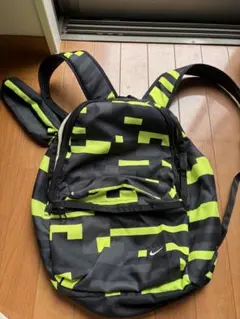 Nike 幾何学模様 リュック