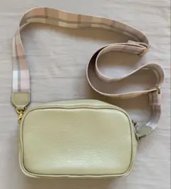 バーバリーブルーレーベル　クリーム色 ショルダーバッグ