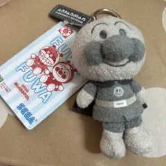 アンパンマン ふわふわキーホルダー グレー - メルカリ