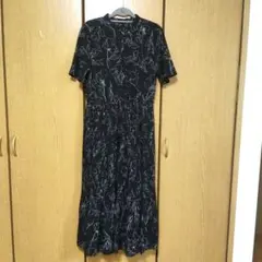 花柄ロングワンピース 半袖 ボタン付き　a.v.v