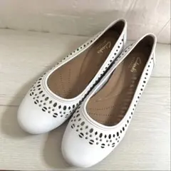未使用　Clarks クラークス ホワイト パンプス　バレエシューズ 22.5