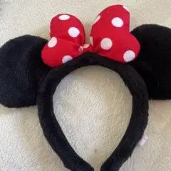ディズニー　ミニーマウス カチューシャ 赤い水玉　リボン