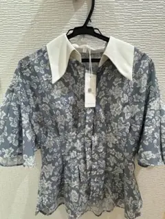 (新品、未使用)rienda 花柄 半袖シャツ Fサイズ グレー