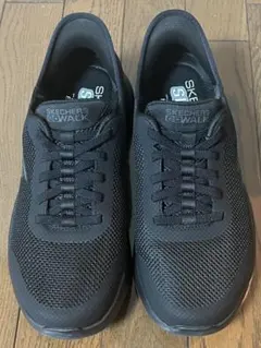 ブラック スニーカー