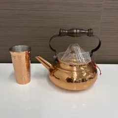 銅製やかんとカップのセット