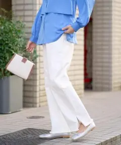 A.V.V. ストレッチ ホワイトデニム ストレートパンツ 新品 M AVVのサムネイル