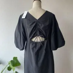 新品　定価6600 LEPSIM パフスリーブ背中開　ワンピース