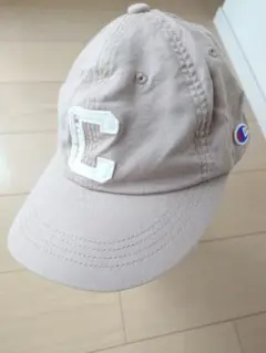 Champion ベージュ キャップ