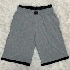 【美品】 ドルチェアンドガッバーナ ショートパンツ ハーフパンツ カジュアル 灰のサムネイル