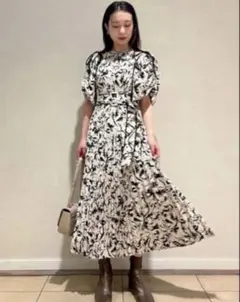 美品 LILY BROWN シフォンドッキングバリエプリントワンピース - メルカリ