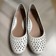 Clarks Active AIR フラットシューズ パンプス アイボリーのサムネイル