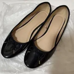 リボン付きバレエシューズ