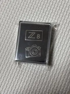 Nikon Z8 オリジナル ピンバッジ