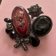 大きな赤黒バラのブローチ