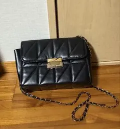 黒 キルティング ショルダーバッグ