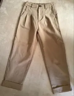 ベージュ　カジュアルパンツ