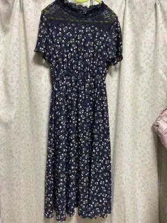 COLZ A花柄ネイビー半袖ワンピース Sサイズ美品✨のサムネイル