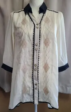 アイボリー ダイヤモンド刺繍 五分袖シャツ