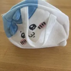 ハチワレ　ふわふわバック　寝そべり
