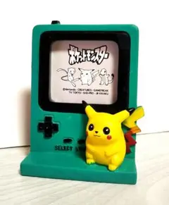 ピカチュウ フォトフレーム レトロゲーム機風　ポケットモンスター　ポケモン レトロ ゲームボーイポケモン写真立て ピカチュウフォトフレーム