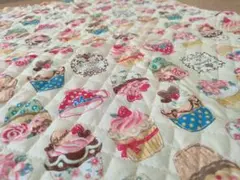 カップケーキ柄キルティング生地 51.5cm x 38cmおまけ付き