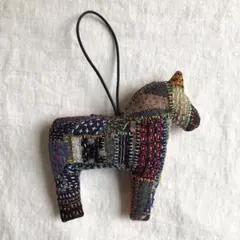 刺し子馬型オーナメント(右向07) 古布リメイク　午年　ダーラナホース風