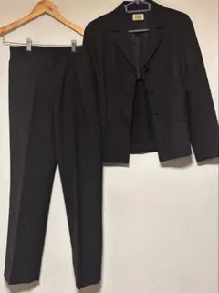 【美品】Aylesbury 東京スタイル パンツスーツ ダークグレー春ウール