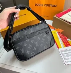 Louis Vuitton モノグラム エクリプス メッセンジャーバッグ