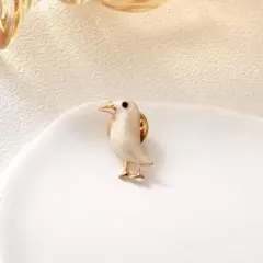鳥 モチーフ ピンバッジ ブローチ ホワイト ナチュラル系