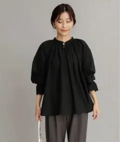 新品タグ付き　スカラップスリーブギャザーブラウス　アーバンリサーチドアーズ