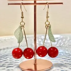 葉付き　さくらんぼ　チェリー　揺れる　フルーツ　ミニチュアフード　ハンドメイド