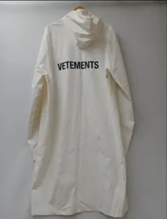T*ル様 VETEMENTS レインコート レッド 2018 - メルカリ