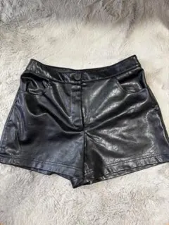ZARA フェイクレザー ショートパンツ ブラック Mサイズ