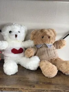 ハート模様の白いぬいぐるみ 2 体