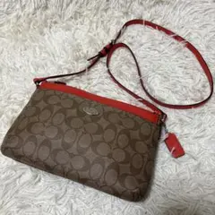 コーチ ショルダーバッグ ボディバッグ斜め掛け ポーチ付き　F52657