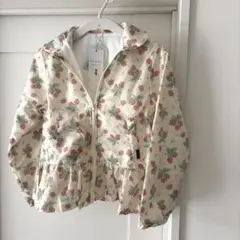 新品未使用タグ付き　ラポシェビスキュイ　撥水加工野いちご柄　ウィンドブレーカー