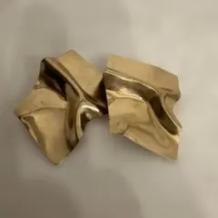 ゴールド 波状デザイン ピアス(両耳用)