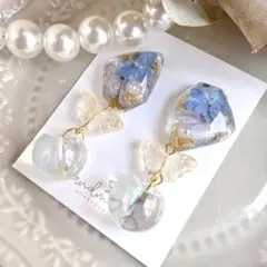 No.1376 ハンドメイド　紫陽花　蝶々　ブルー　レジン　ピアス　イヤリング