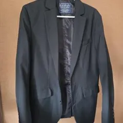 ブラックブレザー 4つボタン